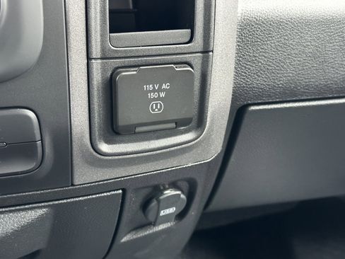 Used 2023 RAM 1500 4x4 Crew Cab Classic w/ Chrome Appearance Group image 23