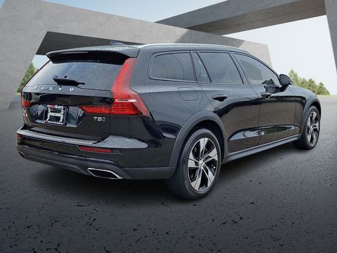 Used 2020 Volvo V60 T5 Cross Country AWD/4WD image 6