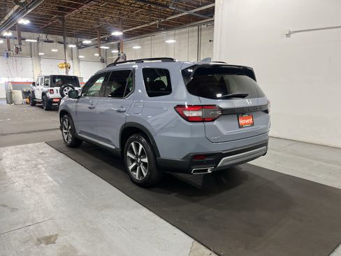 Used 2025 Honda Pilot Touring image 8