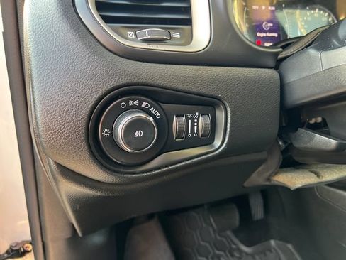 Used 2015 Jeep Renegade Latitude w/ Popular Equipment Group FWD image 11