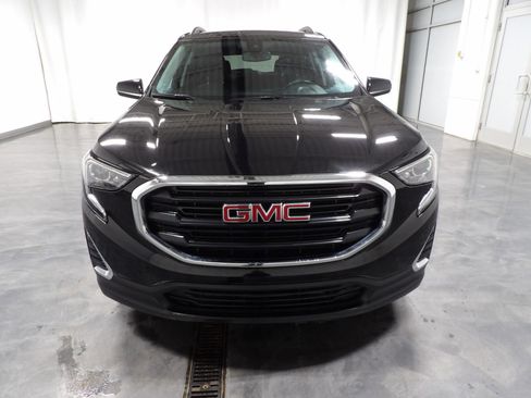 Used 2021 GMC Terrain SLE w/ Driver Convenience Package image 3