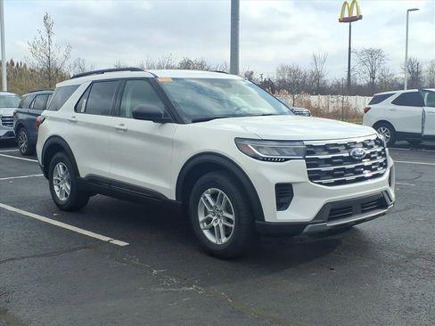 Used 2026 Ford Explorer Active AWD/4WD image 3