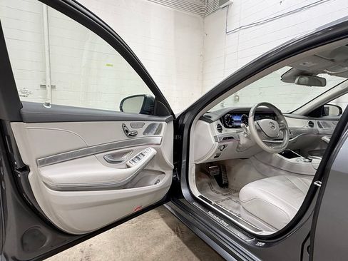 Used 2017 Mercedes-Benz S 550 4MATIC Sedan image 27