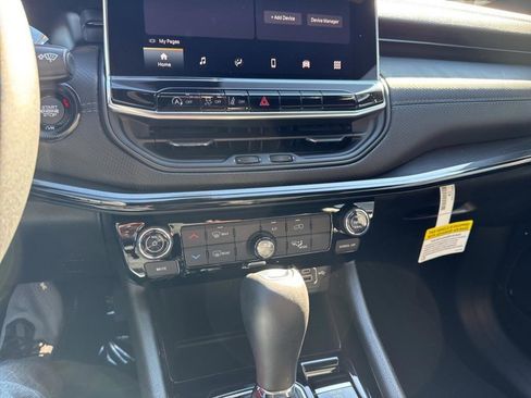 New 2026 Jeep Compass Latitude image 13