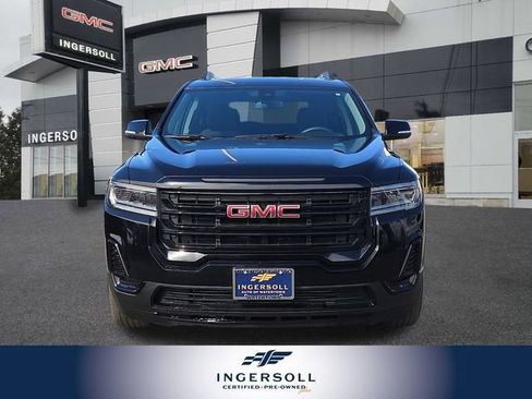 Used 2023 GMC Acadia SLE w/ Driver Convenience Package image 3