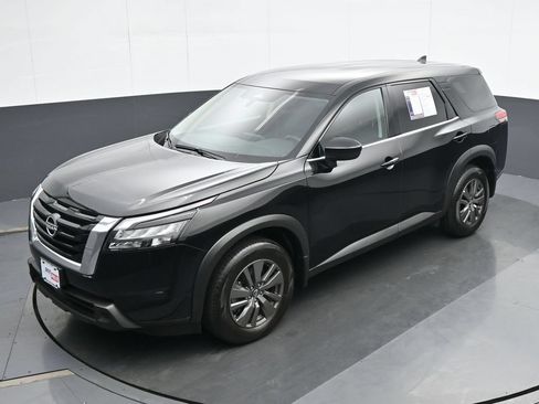 Used 2025 Nissan Pathfinder S AWD/4WD image 17
