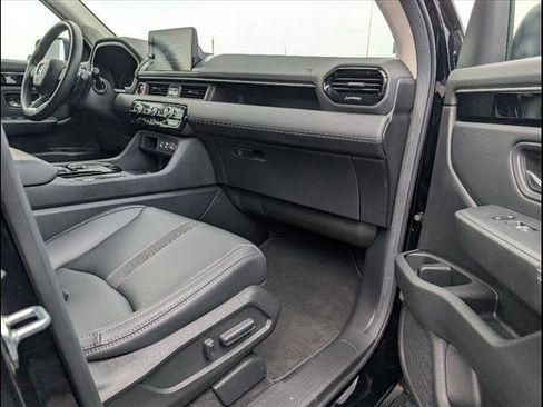 Used 2025 Honda Pilot Touring image 23