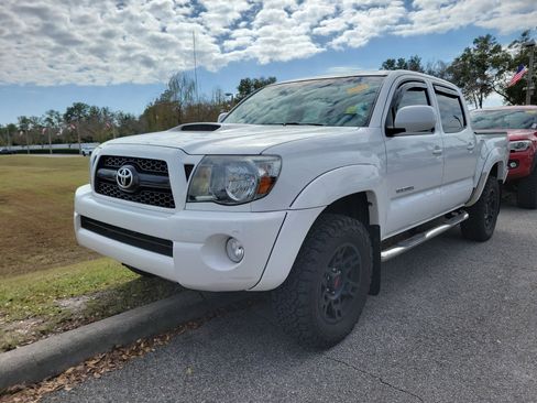 Used 2011 Toyota Tacoma PreRunner image 2