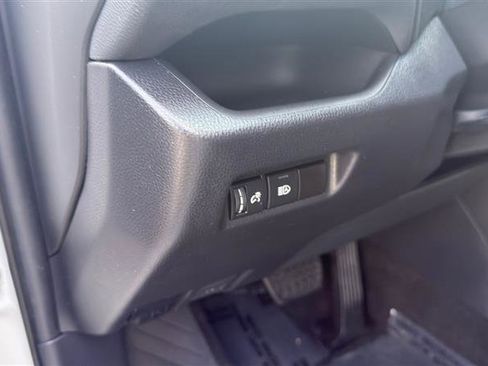 Used 2021 Toyota RAV4 XLE AWD/4WD image 7