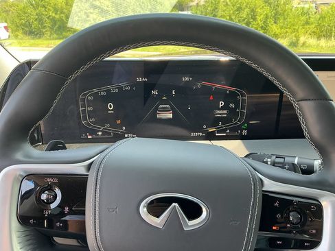 Used 2025 INFINITI QX80 Sensory AWD/4WD image 27