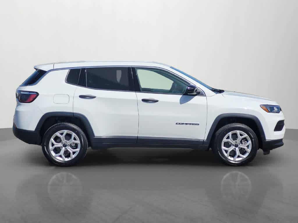 Used 2025 Jeep Compass Sport AWD/4WD image 7