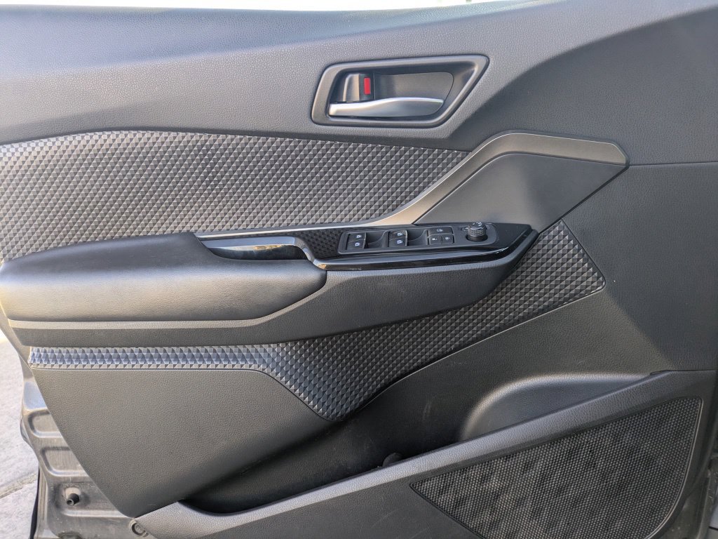 Used 2019 Toyota C-HR XLE FWD image 8