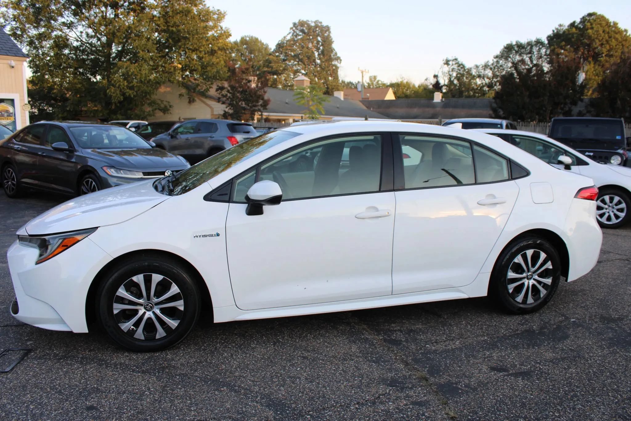Used 2021 Toyota Corolla LE FWD image 5