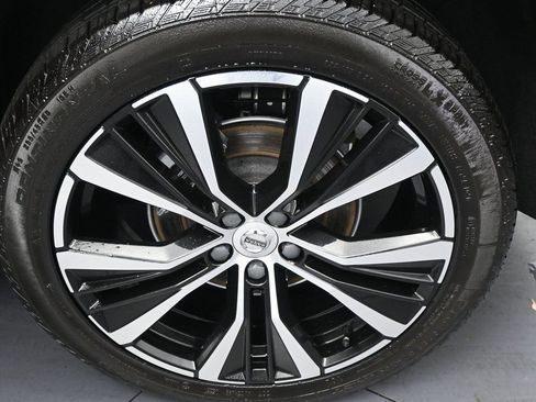 Used 2023 Volvo XC60 B5 Plus image 42