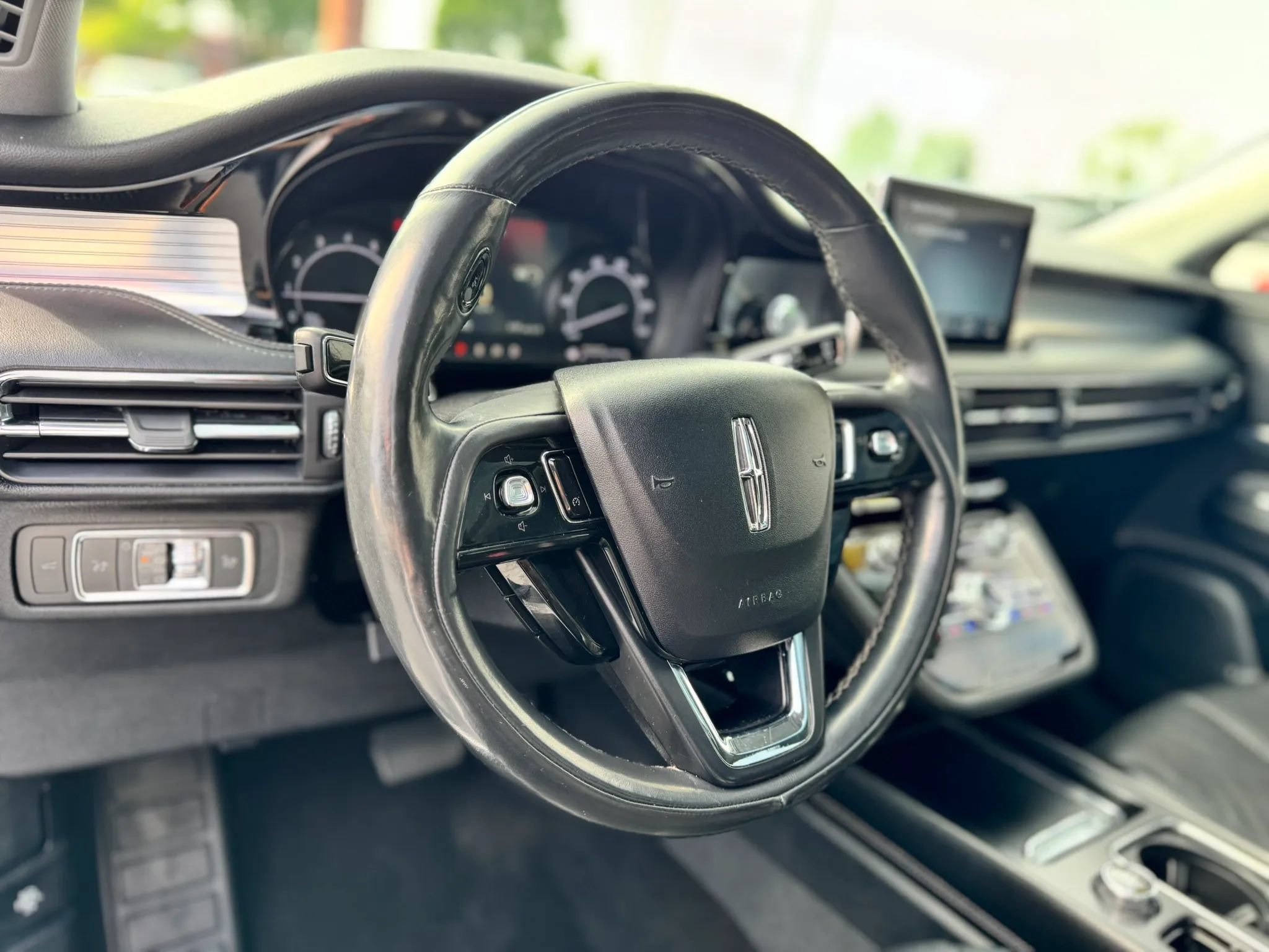 Used 2022 Lincoln Corsair AWD w/ Premium Package image 22