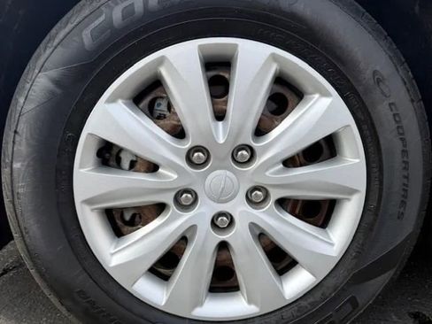 Used 2020 Chrysler Voyager L image 6