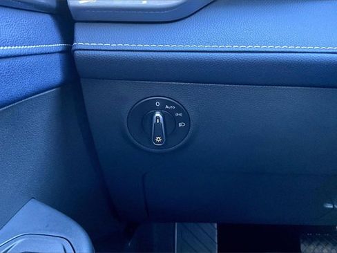 Used 2025 Volkswagen Taos SEL image 26