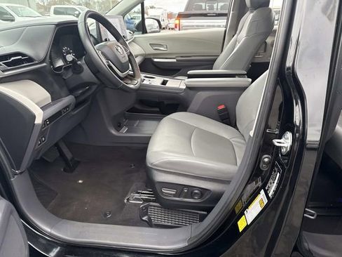 Used 2024 Toyota Sienna XLE image 23