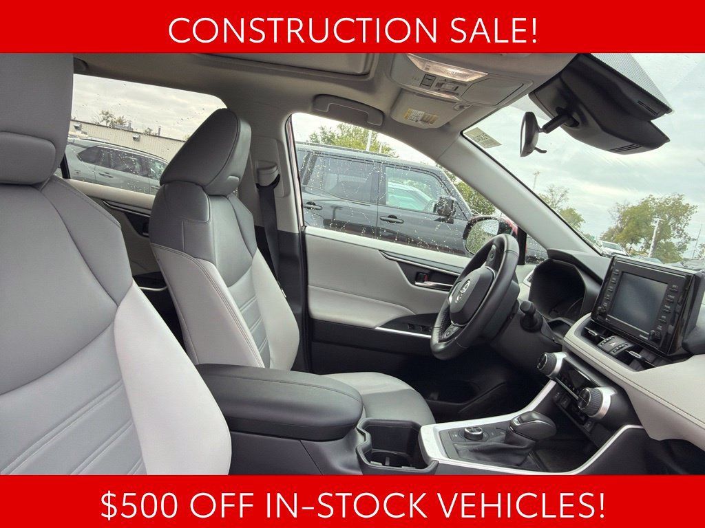 Used 2022 Toyota RAV4 XLE Premium AWD/4WD image 4