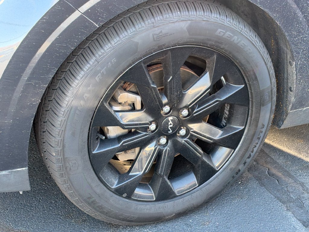 Used 2024 Kia Carnival SX FWD image 9