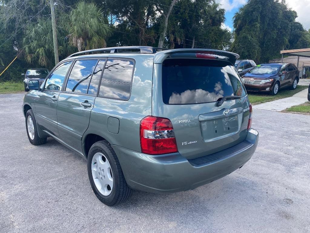 Used 2005 Toyota Highlander Limited w/ Leather Trim Pkg AWD/4WD image 10