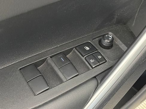 Used 2023 Toyota Corolla Cross XLE w/ Convenience Package image 24