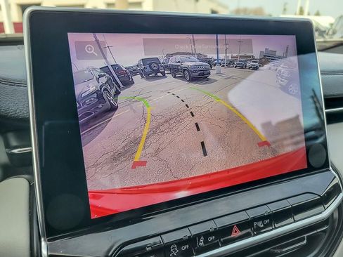 Used 2023 Jeep Compass Limited image 16