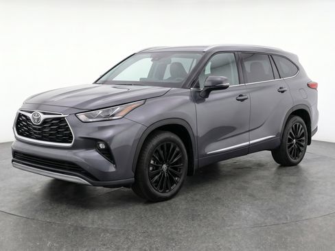 Used 2025 Toyota Highlander XSE image 3