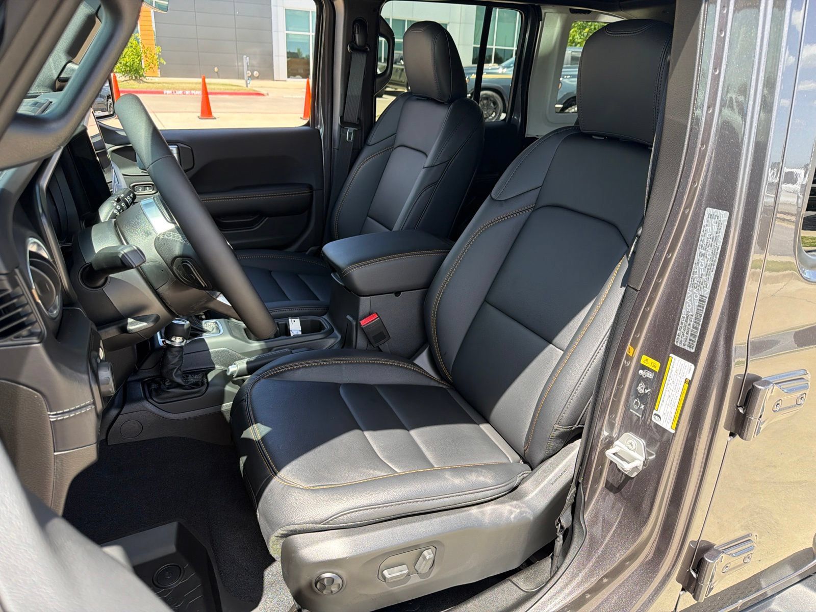 New 2026 Jeep Wrangler Unlimited Sahara AWD/4WD image 14