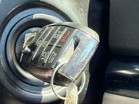 Used 2021 Kia Sedona LX image 32