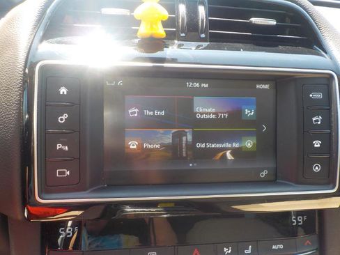 Used 2018 Jaguar F-PACE Prestige image 17