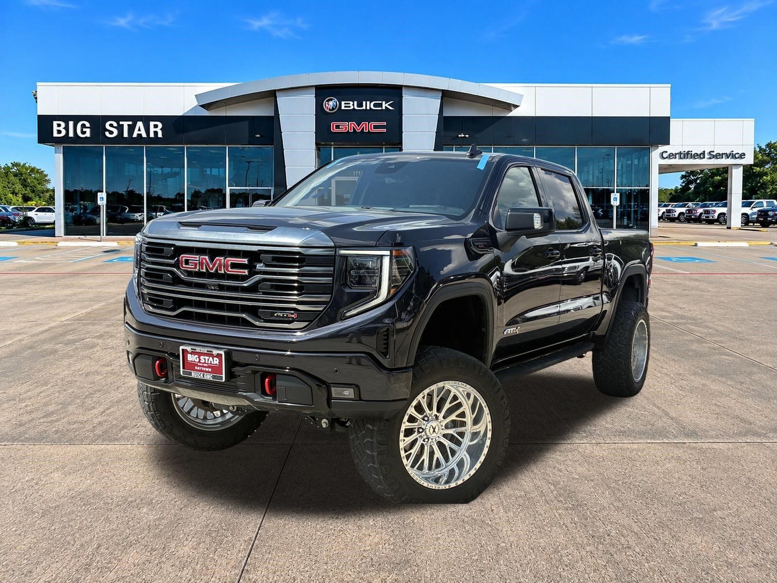 Used 2023 GMC Sierra 1500 AT4 w/ AT4 Premium Package AWD/4WD image 2