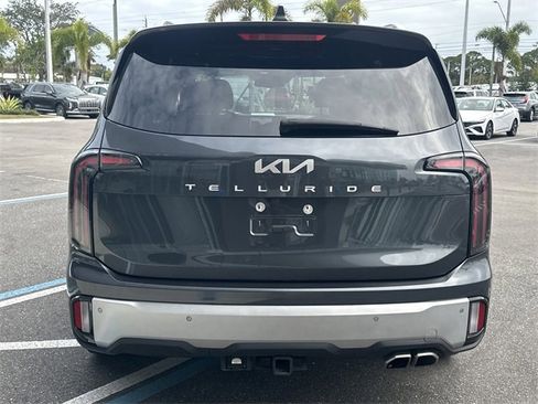 Used 2024 Kia Telluride EX w/ EX Captain's Chair Package image 7