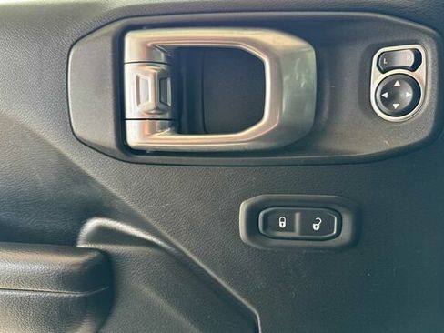 Used 2019 Jeep Wrangler Sport AWD/4WD image 11