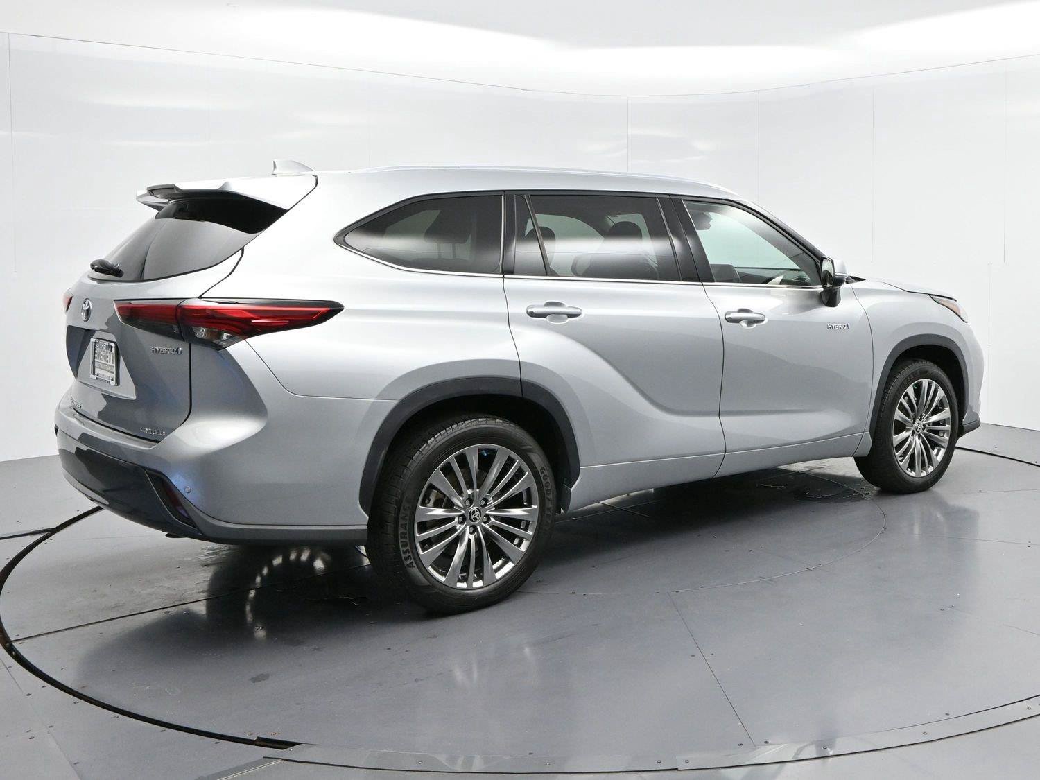 Used 2021 Toyota Highlander Limited FWD image 6