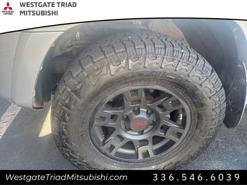 Used 2017 Toyota 4Runner TRD Off-Road Premium image 4