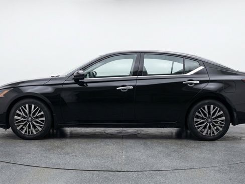 Used 2025 Nissan Altima 2.5 SV FWD image 5