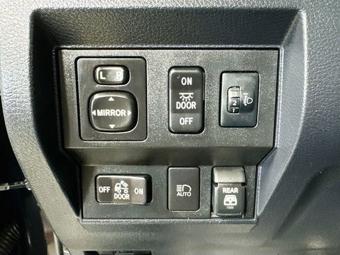 Used 2020 Toyota Tundra SR5 w/ TRD Off-Road Package AWD/4WD image 20