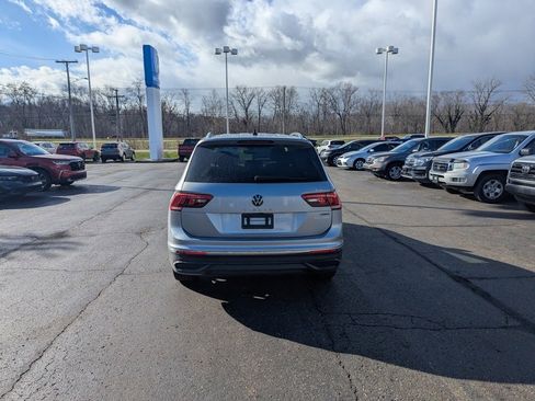 Used 2022 Volkswagen Tiguan SE image 4