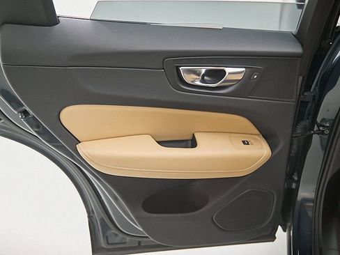 Certified 2025 Volvo XC60 B5 Ultra image 20