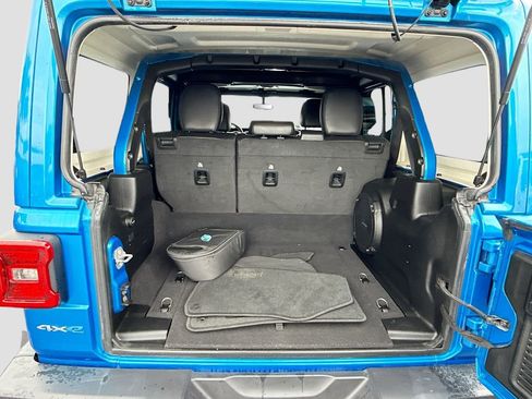 Used 2022 Jeep Wrangler Unlimited Sahara w/ Cold Weather Group AWD/4WD image 30