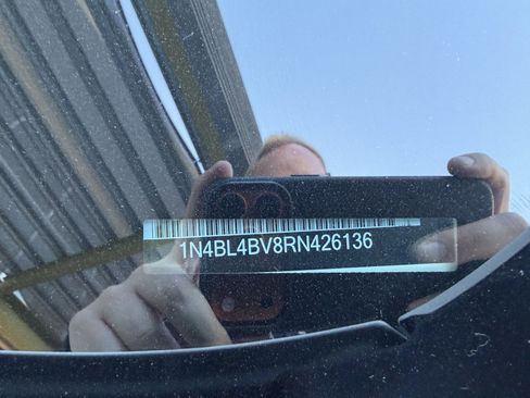 Used 2024 Nissan Altima 2.5 S image 39