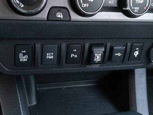 Used 2020 Toyota Tacoma TRD Sport image 24