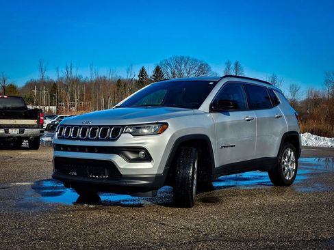 Certified 2024 Jeep Compass Latitude image 7