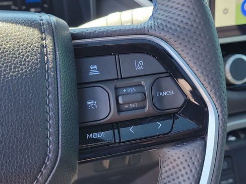 Used 2025 Toyota Sequoia Platinum AWD/4WD image 34