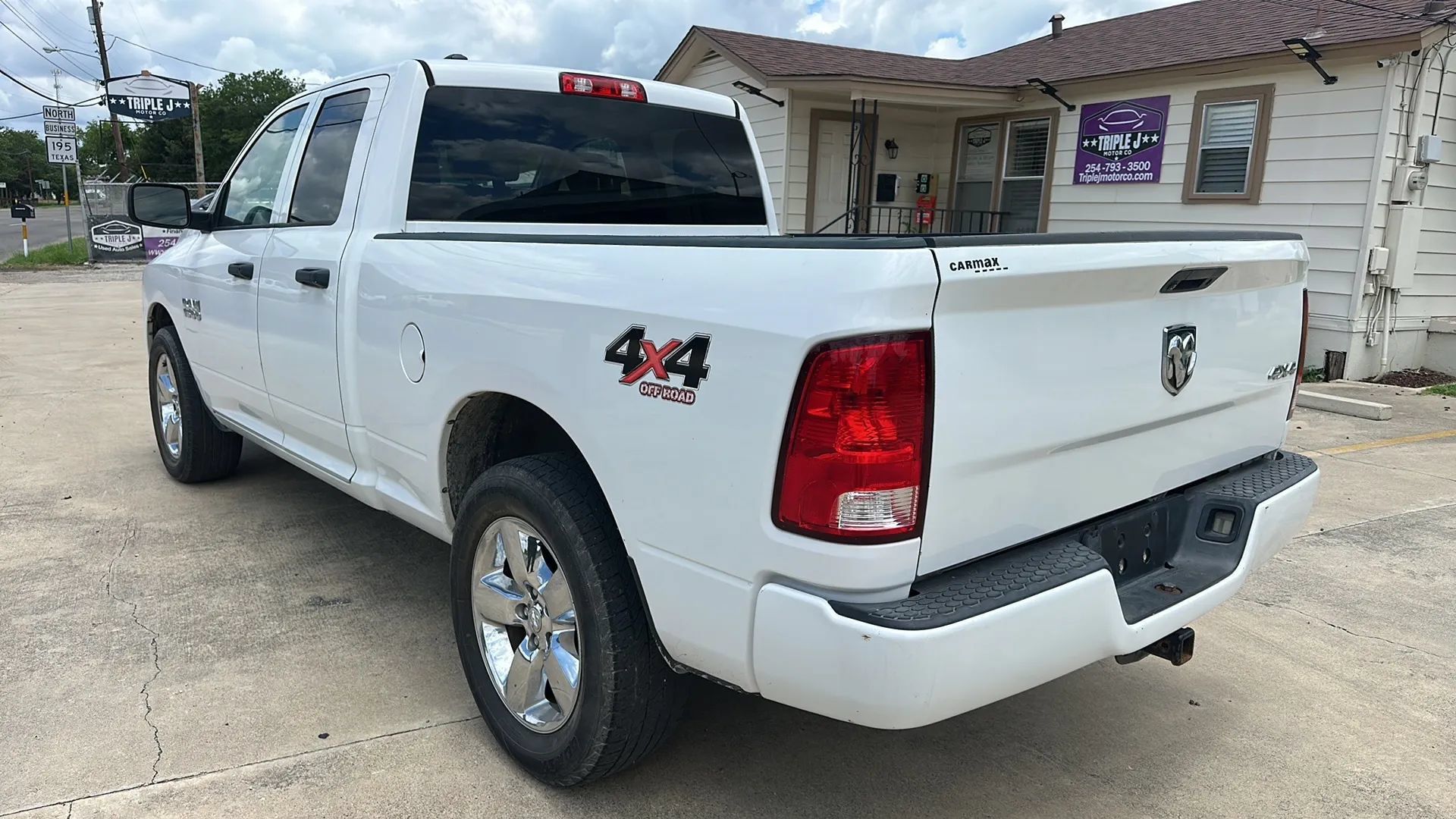 Used 2018 RAM 1500 Express w/ Express Value Package AWD/4WD image 3
