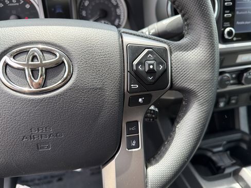 Used 2022 Toyota Tacoma SR5 AWD/4WD image 25