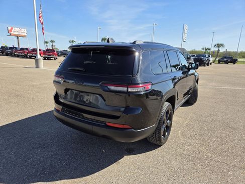 Used 2023 Jeep Grand Cherokee L Laredo image 7