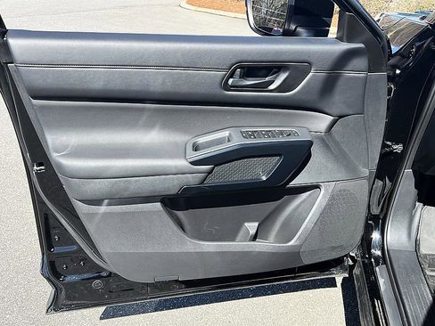 Certified 2025 Nissan Pathfinder S image 19