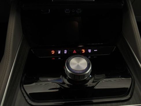 Used 2024 Jeep Wagoneer L Series II RWD image 31